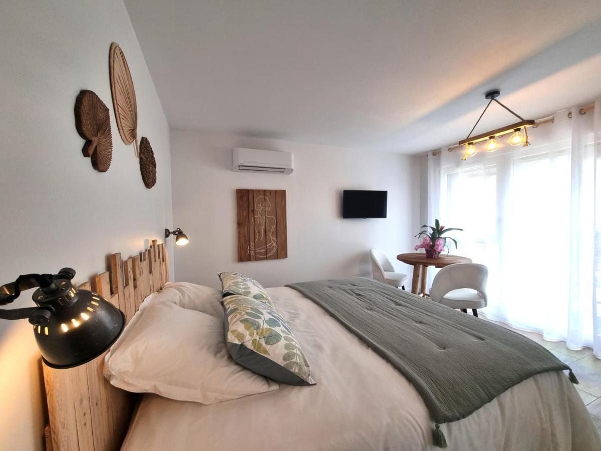 La Cle Des Chaumes Bed & Breakfast Boisset-les-Montrond Exterior photo