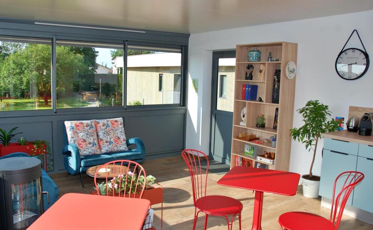 La Cle Des Chaumes Bed & Breakfast Boisset-les-Montrond Exterior photo