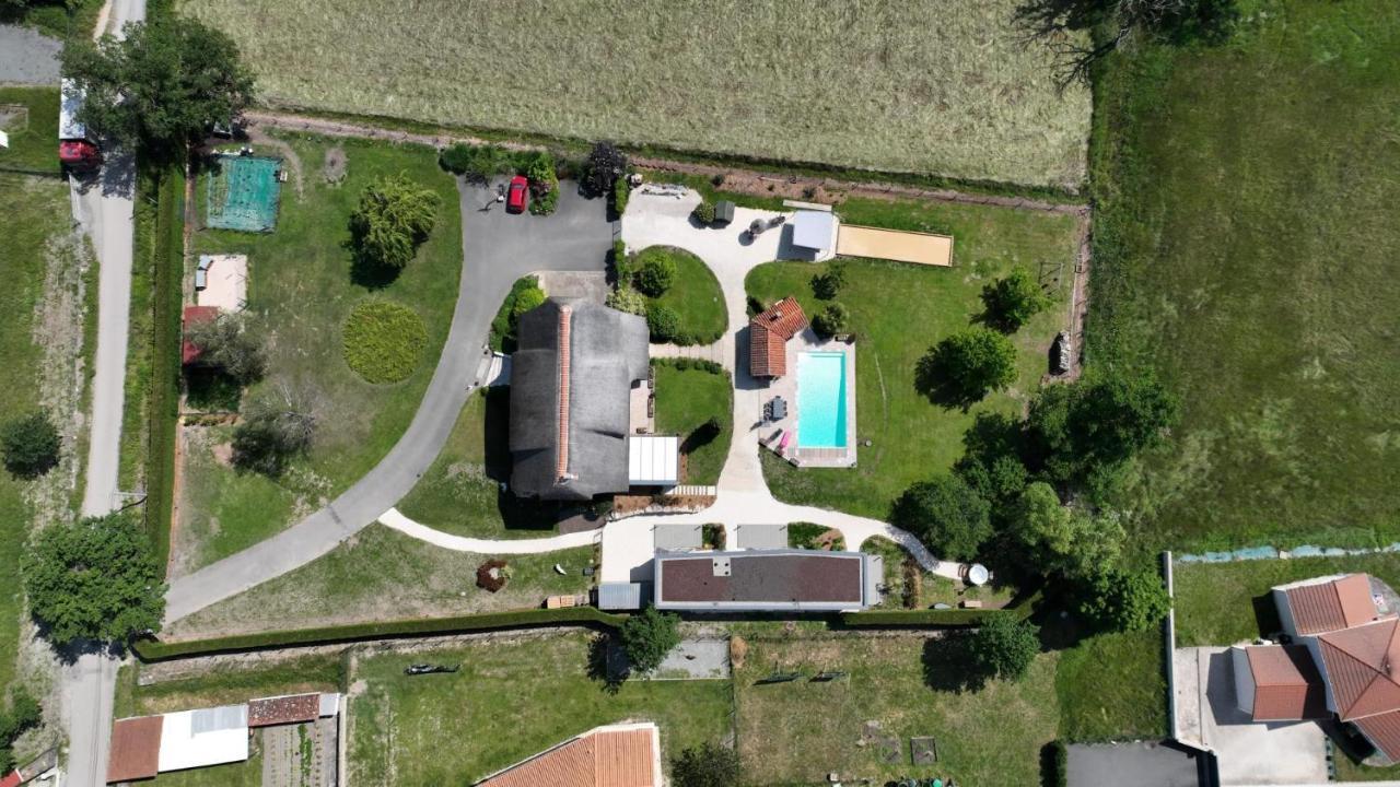 La Cle Des Chaumes Bed & Breakfast Boisset-les-Montrond Exterior photo