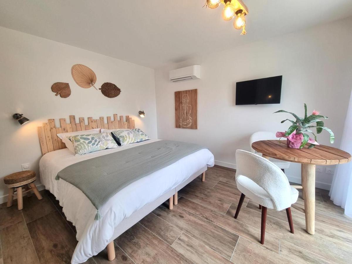 La Cle Des Chaumes Bed & Breakfast Boisset-les-Montrond Exterior photo
